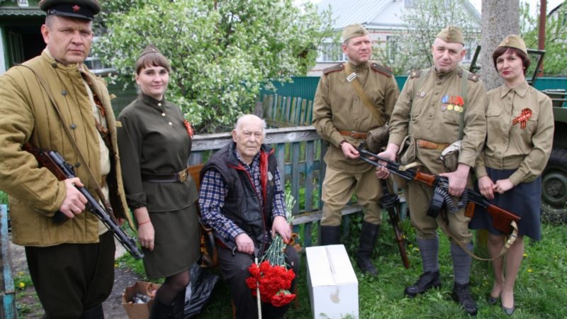 Салют для ветерана Великой Отечественной войны.