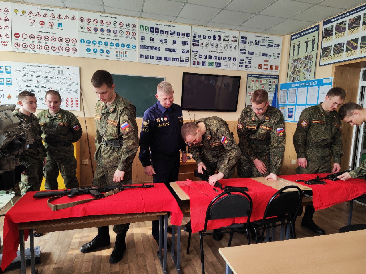 Учебно-тренировочноезанятие с курсантами Военно-учебного центра Тамбовскогогосударственного университета им. Г. Р. Державина по огневой подготовке
