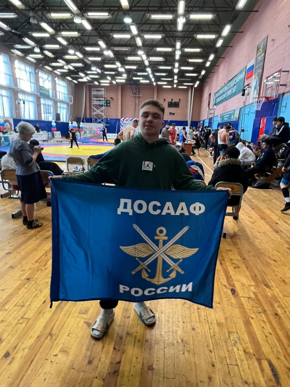 Торжественное вручение членского билета ДОСААФ борцу Александру Рыжкову