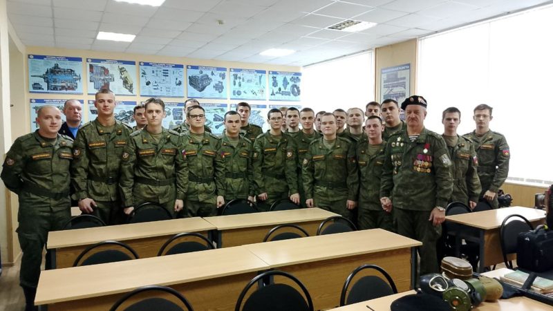 Встреча участника СВО с курсантами военной кафедры в Тамбовской ОТШ